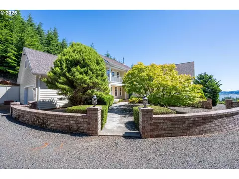 66291 Watertower Rd, North Bend, OR 97459