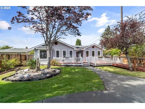 409 Pacific Ave, Brookings, OR 97415