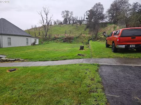 628 S Main St, Pendleton, OR 97801 photo 3