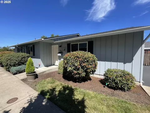 1012 W L St, Springfield, OR 97477
