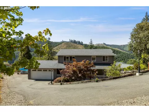 1870 Lakeview Dr, Sutherlin, OR 97479