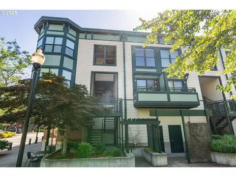 1371 NE Orenco Station Pkwy #8, Hillsboro, OR 97124