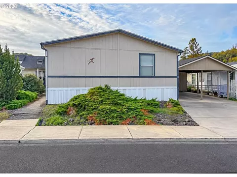 7 Mary Ann Ln, Roseburg, OR 97470