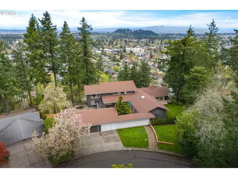 6833 SE Pine Ct, Portland, OR 97215