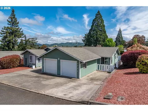 2731 W Lorraine Ave #9, Roseburg, OR 97471