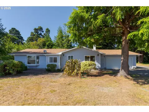 1113 1st St SE, Bandon, OR 97411