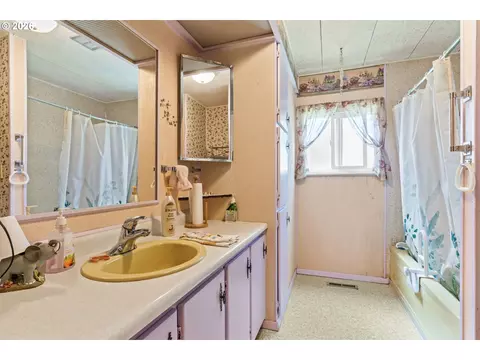205 S 54th St #8, Springfield, OR 97478 photo 16