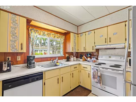 205 S 54th St #8, Springfield, OR 97478 photo 8