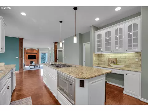 Kitchen - 1696 SE 26th Dr, Gresham, OR 97080 photo 5 of 7