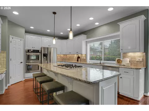 Kitchen - 1696 SE 26th Dr, Gresham, OR 97080 photo 3 of 7