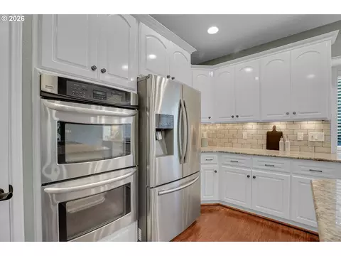 Kitchen - 1696 SE 26th Dr, Gresham, OR 97080 photo 4 of 7