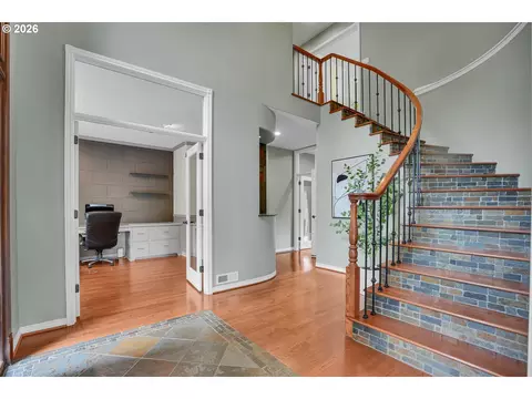 Entry Way - 1696 SE 26th Dr, Gresham, OR 97080 photo 2 of 4