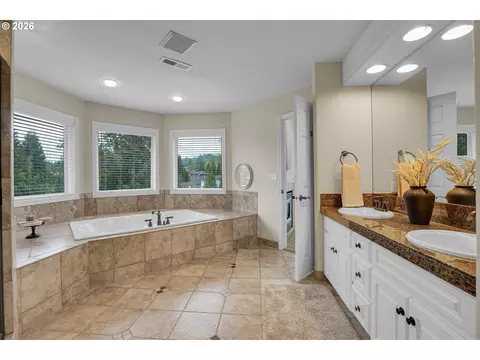 Bath - 1696 SE 26th Dr, Gresham, OR 97080 photo 2 of 3