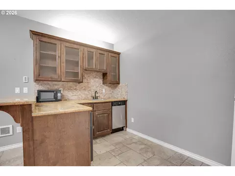 Kitchen - 1696 SE 26th Dr, Gresham, OR 97080 photo 6 of 7