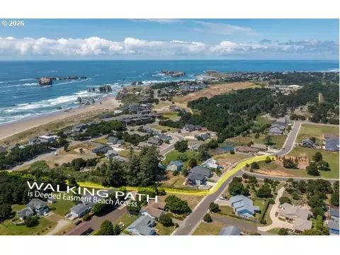 2754 Lincoln Ave #1, Bandon, OR 97411