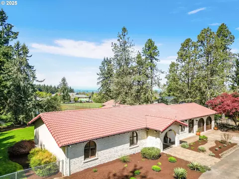 856 Woodland Dr NE, Silverton, OR 97381