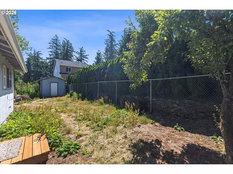 Exterior - 990 NW Angeline Ave, Gresham, OR 97030 photo 7 of 10