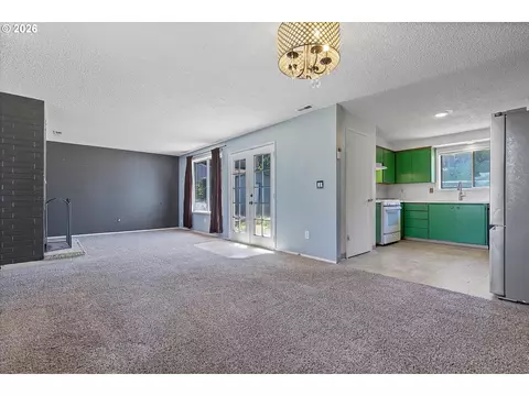 Living - 990 NW Angeline Ave, Gresham, OR 97030 photo 5 of 7