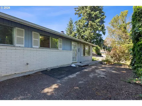 Exterior - 990 NW Angeline Ave, Gresham, OR 97030 photo 9 of 10