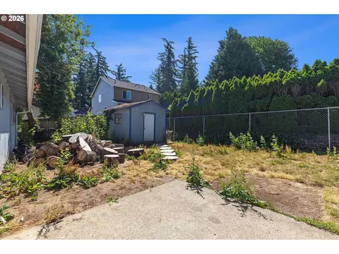 Exterior - 990 NW Angeline Ave, Gresham, OR 97030 photo 3 of 10