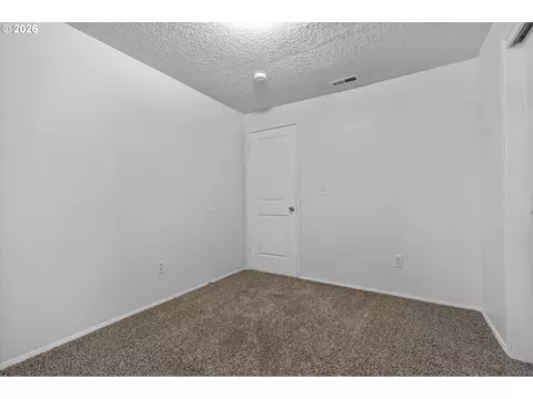 Bedroom - 990 NW Angeline Ave, Gresham, OR 97030 photo 4 of 7
