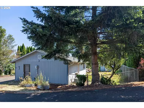 Exterior - 990 NW Angeline Ave, Gresham, OR 97030 photo 2 of 10
