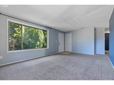 Living - 990 NW Angeline Ave, Gresham, OR 97030 photo 2 of 7