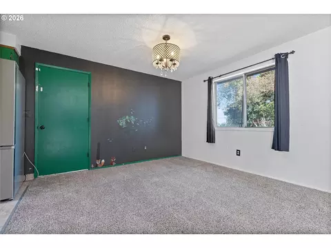 Living - 990 NW Angeline Ave, Gresham, OR 97030 photo 7 of 7
