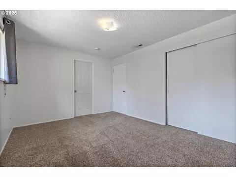 Bedroom - 990 NW Angeline Ave, Gresham, OR 97030 photo 2 of 7