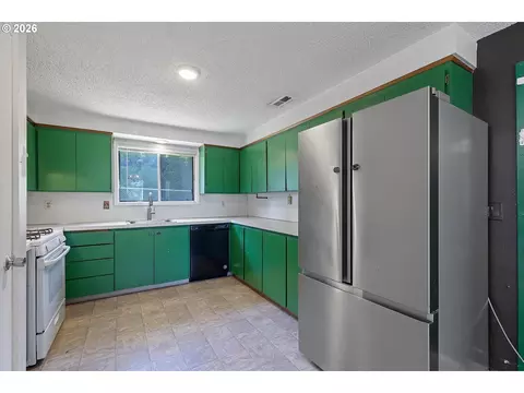 Kitchen - 990 NW Angeline Ave, Gresham, OR 97030 photo 1 of 4