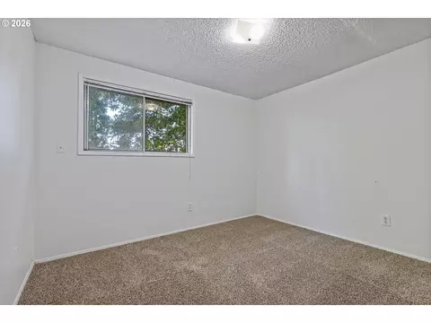 Bedroom - 990 NW Angeline Ave, Gresham, OR 97030 photo 5 of 7