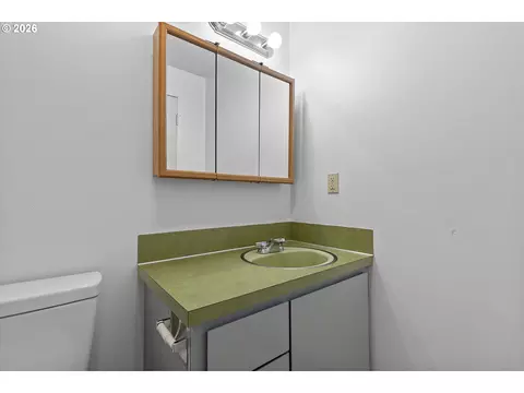 Bath - 990 NW Angeline Ave, Gresham, OR 97030 photo 1 of 3