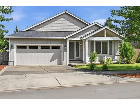 1075 Sage St, Silverton, OR 97381