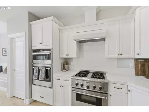 Kitchen - 31013 NE 69th St, Camas, WA 98607 photo 2 of 4