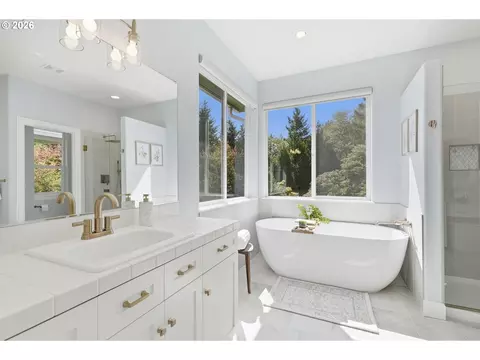 Bath - 31013 NE 69th St, Camas, WA 98607 photo 2 of 6