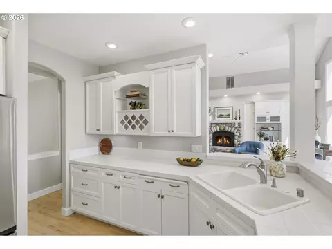 Kitchen - 31013 NE 69th St, Camas, WA 98607 photo 3 of 4