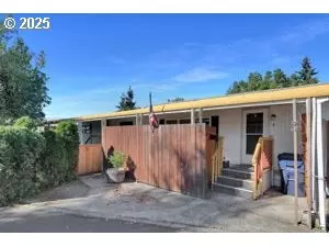 157 N 12th St #3, Springfield, OR 97477