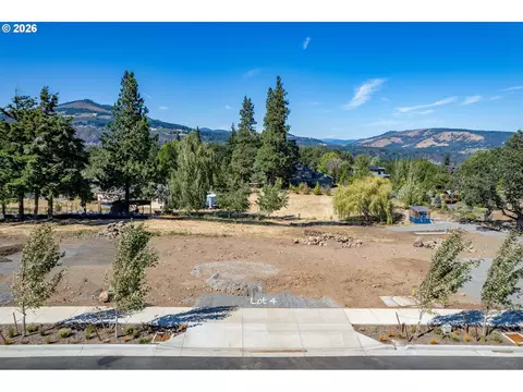 3940 Carr Dr #4, Hood River, OR 97031