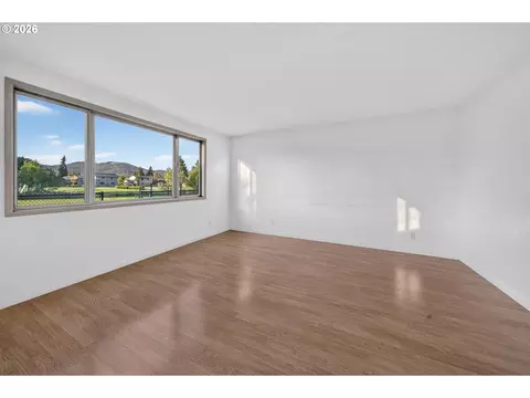 Living - 30 T St, Springfield, OR 97477 photo 1 of 3