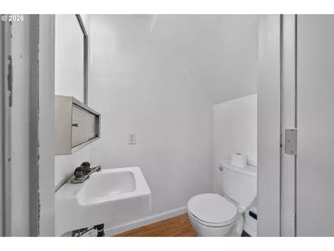 Bath - 30 T St, Springfield, OR 97477 photo 2 of 2