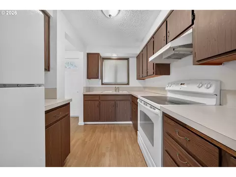Kitchen - 30 T St, Springfield, OR 97477 photo 2 of 2