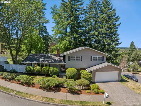 855 NW Mawrcrest Dr, Gresham, OR 97030 photo 1