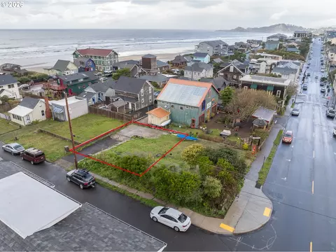 11 NW 2nd St, Newport, OR 97365