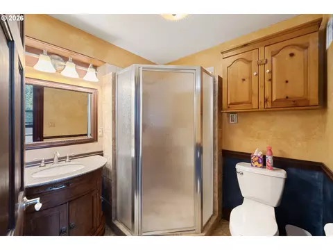 Bath - 70948 Devore Arm Rd, Lakeside, OR 97449 photo 4 of 5