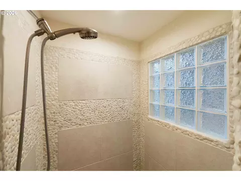 Bath - 70948 Devore Arm Rd, Lakeside, OR 97449 photo 3 of 5