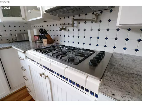 Kitchen - 70948 Devore Arm Rd, Lakeside, OR 97449 photo 5 of 6