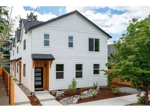 8350 NE Holladay St, Portland, OR 97220