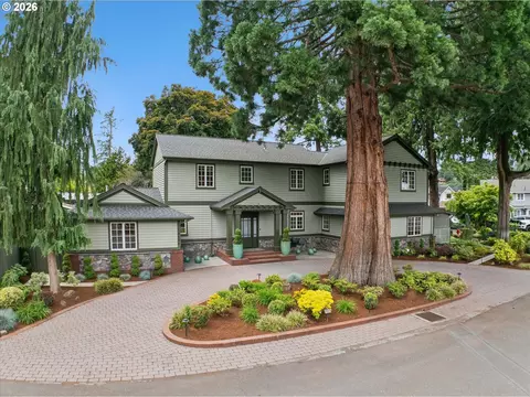 16686 Maple Cir, Lake Oswego, OR 97034