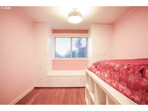 Bedroom - 202 Foxtail Dr, Eugene, OR 97405 photo 2 of 4