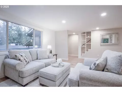 Living - 202 Foxtail Dr, Eugene, OR 97405 photo 3 of 5
